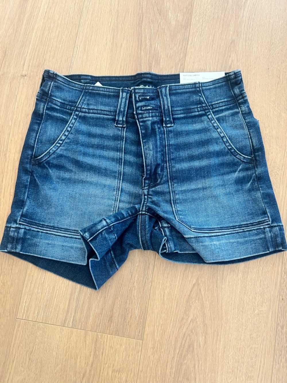 NWT American Eagle Next Level Denim Double Button Patch Pocket Shorts. Size 2